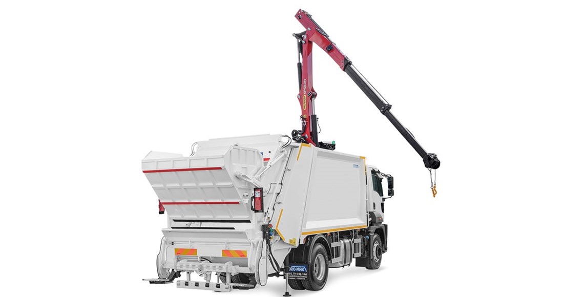 Rear Loading Hydraulic Garbage Compactor Equipped with Overhead Crane