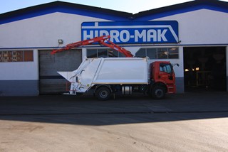 Rear Loading Garbage Truck with HV1000 Hidro-Mak Crane Ford 18.32DC