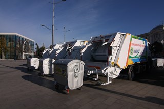 Kharkov Municipality Garbage and Skip Loader Truck
