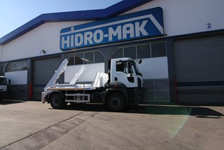 Ford Cargo 1833 Skip Loader Truck