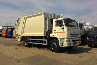 Kamaz Rear Loader with Skip Loader Arm