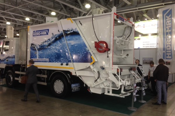 refuse container washing system garbage truck