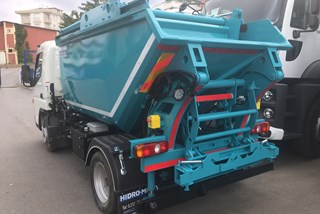 Mini Tipper with Compaction and Container Lifting Device